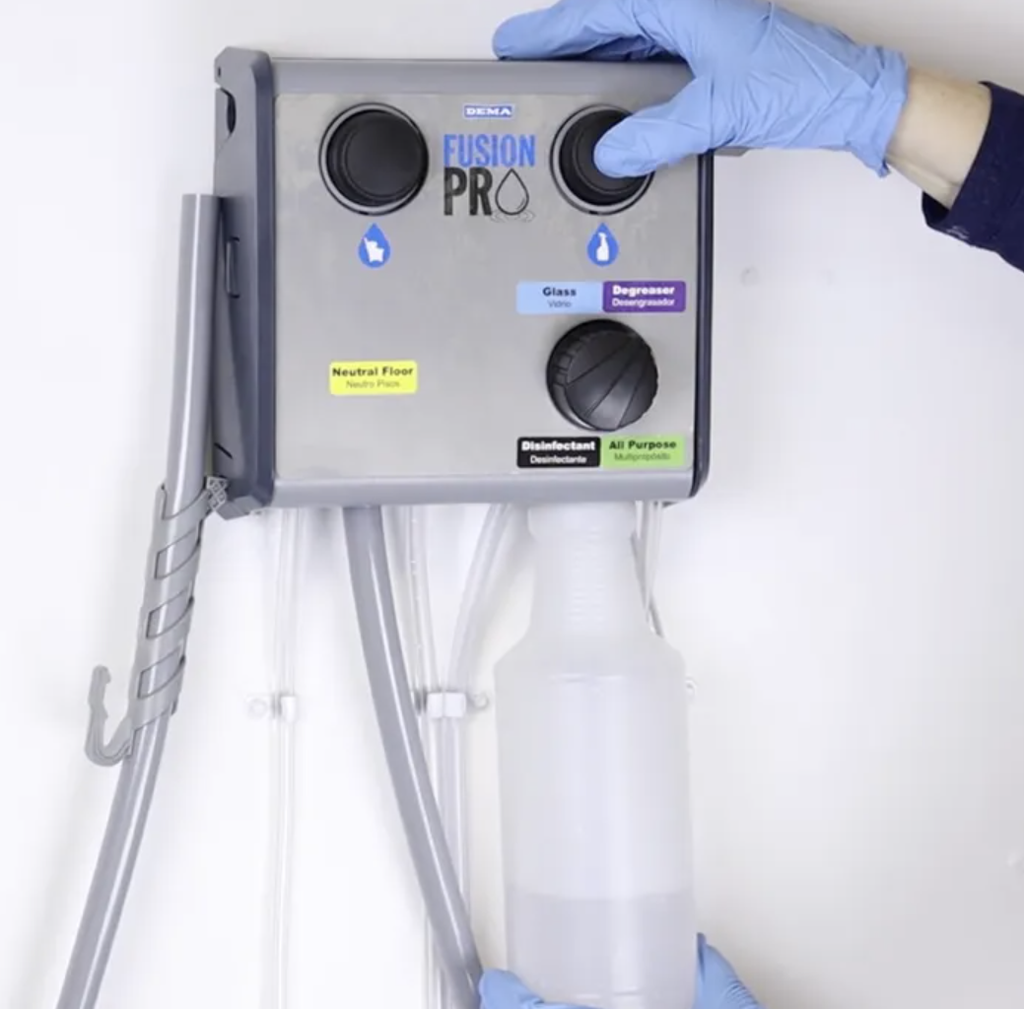 MIXING STATION 4 BOTTLE / 1 BUCKET - 1