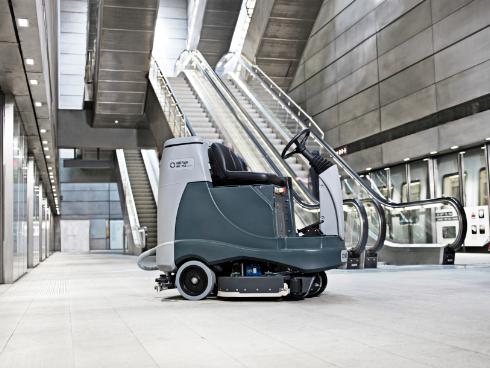 NILFISK - BR755 MID-SIZED RIDE ON